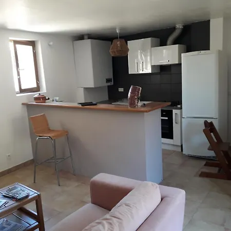 شقة Bright Duplex Sommières